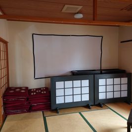 つくるひとcafe〜ひふみ杏〜 イベントスペースの室内の写真