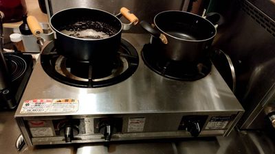 トムヤムクンと日替わり店主のBARちりバル レンタルキッチン　レンタル厨房　レンタル飲食店の室内の写真