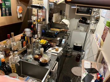 トムヤムクンと日替わり店主のBARちりバル レンタルキッチン　レンタル厨房　レンタル飲食店の室内の写真