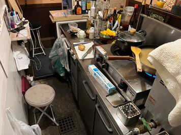 トムヤムクンと日替わり店主のBARちりバル レンタルキッチン　レンタル厨房　レンタル飲食店の室内の写真
