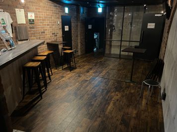 本物のレンガ造りでとても良い雰囲気です - 横浜BuzzFront 多目的スペースの室内の写真