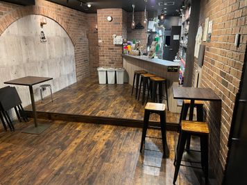 BARスペース
メインホールと扉で繋がっています - 横浜BuzzFront 多目的スペースの室内の写真