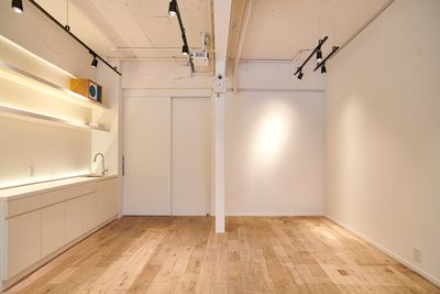 @PLACE (アットプレイス) 恵比寿の駒沢通りに面した路面店 ポップアップストアや展示会にの室内の写真