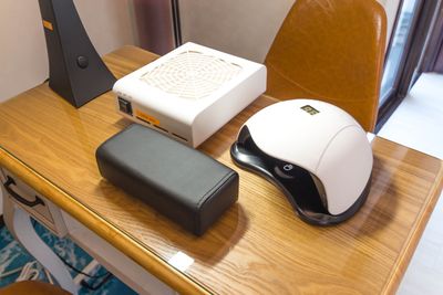 ネイル設備をご用意しております。
Simplicity UV/LED硬化ライト 40W
BEAUTY NAILER ネイルオフ集塵機
エトゥベラ アームレスト - レンタルサロン＆ヒーリング・クロエ下北沢サロン レンタルサロン&ヒーリング・クロエ下北沢サロンの室内の写真