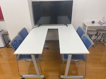 少人数の打合せにも - Wise space　長岡 レンタルスタジオ・鏡張り＆マット有◆Wise space 802の室内の写真