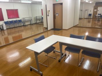 可動会議テーブル、椅子 - Wise space　長岡 レンタルスタジオ(Room 802)の設備の写真