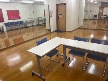 可動会議テーブル、椅子 - Wise space　長岡 レンタルスタジオ・鏡張り＆マット有◆Wise space 802の設備の写真