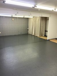 リノリウム床 - Estudio Rosa Estudio Rosa ダンス専用レンタルスタジオの室内の写真