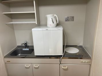 冷蔵庫、IHコンロ、電気ケトル - Wise space　長岡 ■□Wise space 803□■□レンタルスペース　の設備の写真