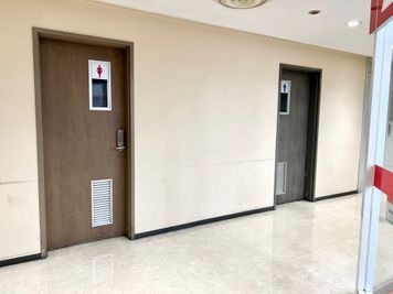 同フロアに男女別トイレがあります - ベンチャーデスク銀座５ コワーキングスペース.VD5のその他の写真