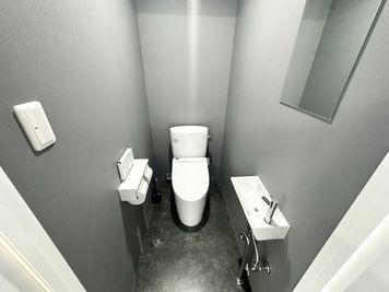 【男女共用トイレが1つです】 - TIME SHARING 茅場町 FF日本橋茅場町ビル 4Fの室内の写真