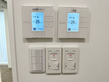 【室内に専用エアコンがあるので温度設定を自由に変更可能です。リモコンは流し台付近にございます】 - TIME SHARING 茅場町 FF日本橋茅場町ビル 4Fの設備の写真