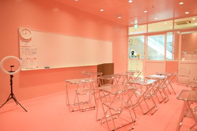 渋谷女子インターナショナルスクール 渋谷女子インターナショナルスクール＜教室B＞の室内の写真