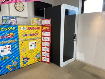 店舗入口より右手奥にございます。 - ドコモショップサテライト西大路五条店　テレワークブースの外観の写真