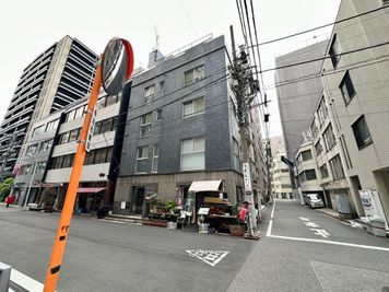 【TIME SHARING 小伝馬町 日本橋HRビル2F_建物外観】 - 【閉店】TIME SHARING 小伝馬町 日本橋HRビル 【閉店】２階の外観の写真