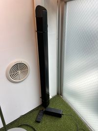 Bluetooth　スピーカー２種
1個は、冷蔵庫の下に完備 - レンタルジム　パーソナルに最適 レンタルジム　レンタルスペース　広尾　恵比寿の室内の写真