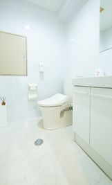 〈SMILE工房 Biz京橋〉 Biz京橋の室内の写真