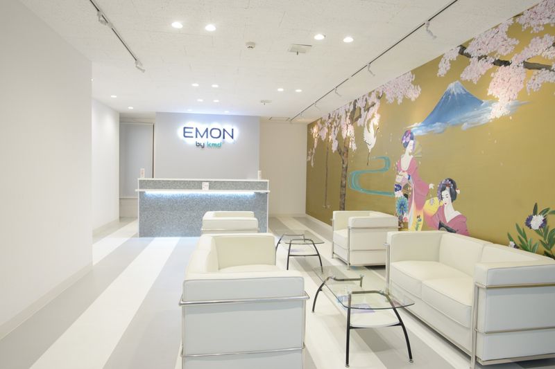 EMON 複合型シェアサロンの入口の写真