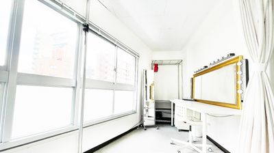 ドレッシングルーム - 六本木ニュー麻布ビルスタジオ 白ホリゾント レンタル 写真動画スタジオの室内の写真