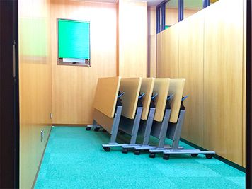 荷物のお預かりも可能です - 横浜鶴見水晶院別館レンタルスペース（貸し会議室） ソロ活・推し活・ボードゲーム・映画・キッチン付きレンタルスペースの室内の写真