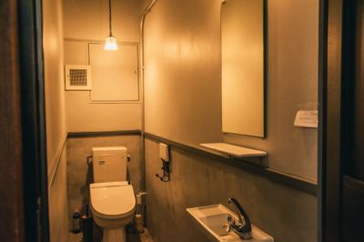 トイレは共用部にございます。
女性トイレ：3F
男性トイレ：2F/4F

リノベーションされておりますので、
綺麗で安心してご利用いただけます。 - レンタルスタジオ YOGA SPICE 神保町 ヨガ/パーソナルレッスン/高さ2.7m/光回線完備の設備の写真