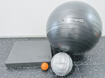 バランスボール、ピラティスボール、リリースボール、バランスパッド - HARAPEKO GYM 五反田店の設備の写真