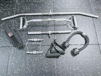 ケーブルアタッチメント - HARAPEKO GYM 五反田店の設備の写真