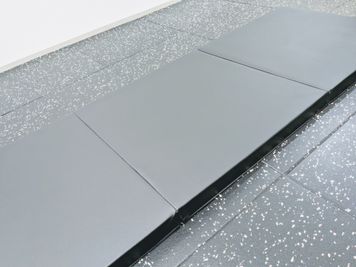 ストレッチマット(200×80×4cm) - HARAPEKO GYM 五反田店の室内の写真