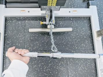 ケーブルカールが可能 - HARAPEKO GYM 五反田店の設備の写真