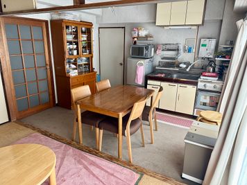 キッチンスペース - ねこパンLab 猫がいる古いマンションのお茶の間の室内の写真