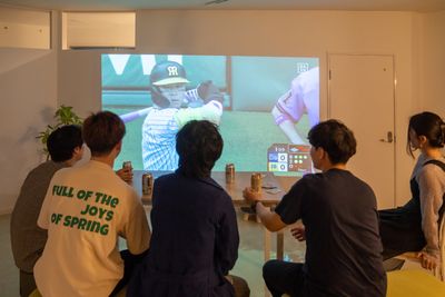 好きなお酒を飲みながら気兼ねなくスポーツ観戦ができます🍷 - ハイスペ 三宮イクシー 〈ハイスペ 三宮イクシー〉【定員タイプA】の室内の写真