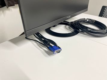 【モニターにはHDMIケーブル・VGAケーブルが接続済みなので、すぐにお手持ちの機器と接続可能です】 - TIME SHARING 赤羽 IMBオフィス 501の設備の写真