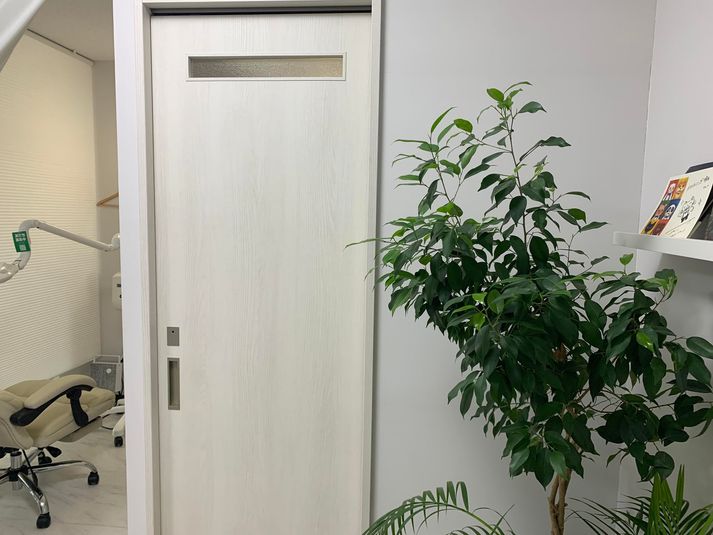 ホワイトニング明石の鍵付き個室 - セルフホワイトニング専門店ホワイトニング明石