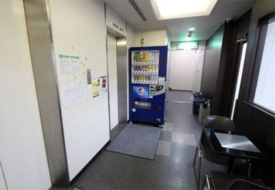 新宿ビジネスガーデン 新宿駅近！貸し会議室の入口の写真