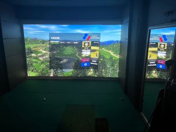 ゴテッツ シュミレーションゴルフの室内の写真