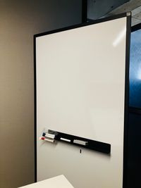 両面使用可能なホワイトボード - MONZ SPACE（モンズスペース） 設備の整った快適な会議室の設備の写真