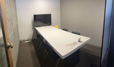 お部屋 別角度 - MONZ SPACE（モンズスペース） 設備の整った快適な会議室の室内の写真