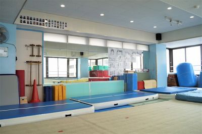 鏡3面、エアートラック - 体操教室　ファイブＭ四条本校 レンタルスペースの設備の写真