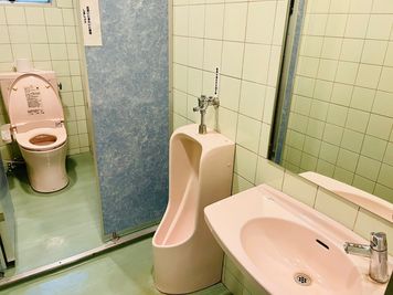 お手洗いは建物１階にございます。 - JK Room 曳舟 東向島ビルディング 踊れる🕺セミナールーム 最大50名 椅子40脚 in 曳舟の設備の写真
