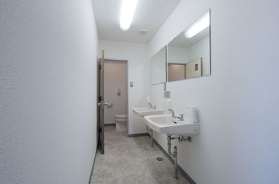 女性用トイレ。自習室KAKOI（江戸川橋駅前店）は男女別トイレになっています - 自習室KAKOI（江戸川橋駅前店） 指定席：09番（半個室ブース・幅90cm）/サイレントエリアのその他の写真