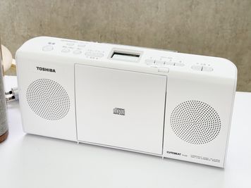 CDプレーヤーをご用意しております。 ※ご利用後は、3段ワゴンにお戻しください。 - ダンススタジオ【ＧｒｅｅｎＡｃe３】 千葉駅ダンススタジオ【ＧｒｅｅｎＡｃｅ３】の設備の写真