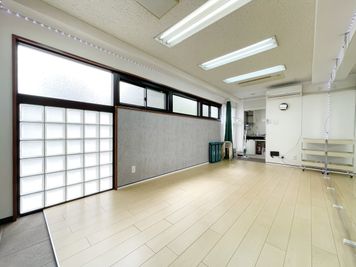 日差しも入り明るいスペースです。 - ダンススタジオ【ＧｒｅｅｎＡｃe３】 千葉駅ダンススタジオ【ＧｒｅｅｎＡｃｅ３】の室内の写真