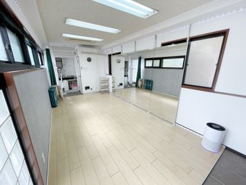 玄関側から見たイメージです。 - ダンススタジオ【ＧｒｅｅｎＡｃe３】 千葉駅ダンススタジオ【ＧｒｅｅｎＡｃｅ３】の室内の写真