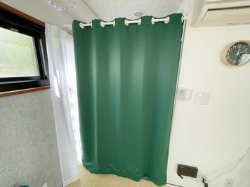 キッチン部分が更衣室となります。
カーテンで隠せます。 - ダンススタジオ【ＧｒｅｅｎＡｃe３】 千葉駅ダンススタジオ【ＧｒｅｅｎＡｃｅ３】の室内の写真