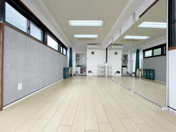 19㎡の広さになります。3名～4名を想定しております。 - ダンススタジオ【ＧｒｅｅｎＡｃe３】 千葉駅ダンススタジオ【ＧｒｅｅｎＡｃｅ３】の室内の写真