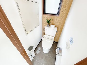
◆トイレは男女共用で、ウォシュレットタイプです。音姫を備え付けております。 - ダンススタジオ【ＧｒｅｅｎＡｃe３】 千葉駅ダンススタジオ【ＧｒｅｅｎＡｃｅ３】の設備の写真