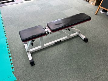 トレーニングベンチも完備でパーソナルトレーニングも可能！ - レンタルトレーニングスタジオRentre レンタルトレーニングスタジオRentre【2Fスペース】の設備の写真