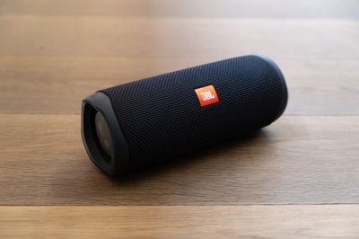 音の良さに定評のあるJBLスピーカー(Bluetooth)も無料レンタルに加え、ギャラリー販売や期間限定ショップ向けに決済端末も無料で貸出OKです。 - レンタルスペース doué / どうえ 京都のレンタルスタジオスペース - doué -の設備の写真