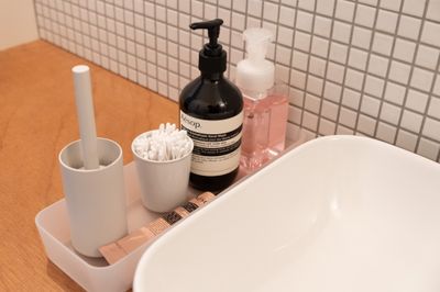 アメニティにはイソップのウォッシュジェルとハンドクリーム、綿棒やカーペットクリーナーなども設置しております。 - レンタルスペース doué / どうえ 京都のレンタルスタジオスペース - doué -の設備の写真