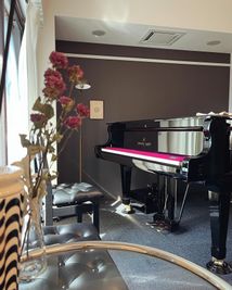撮影、配信などに最適 - 外苑ピアノサロンの室内の写真